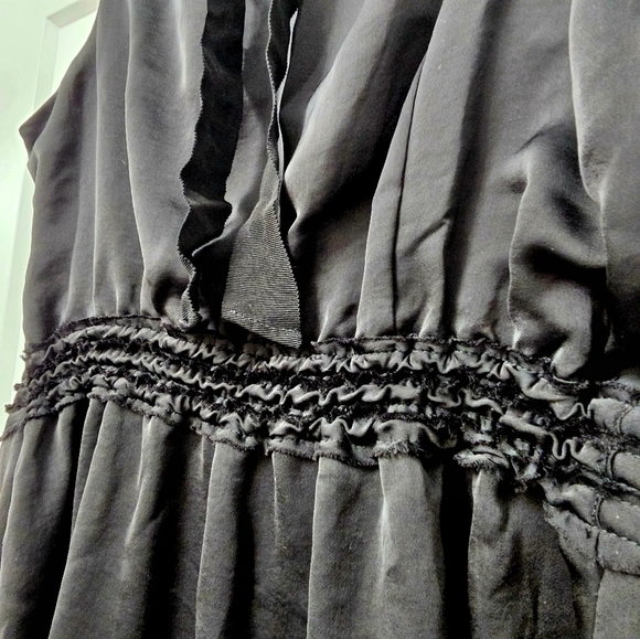 A Pea In The Pod Sleeveless Black Embellished Special Occassion Maternity Dress - Picture 4 of 11